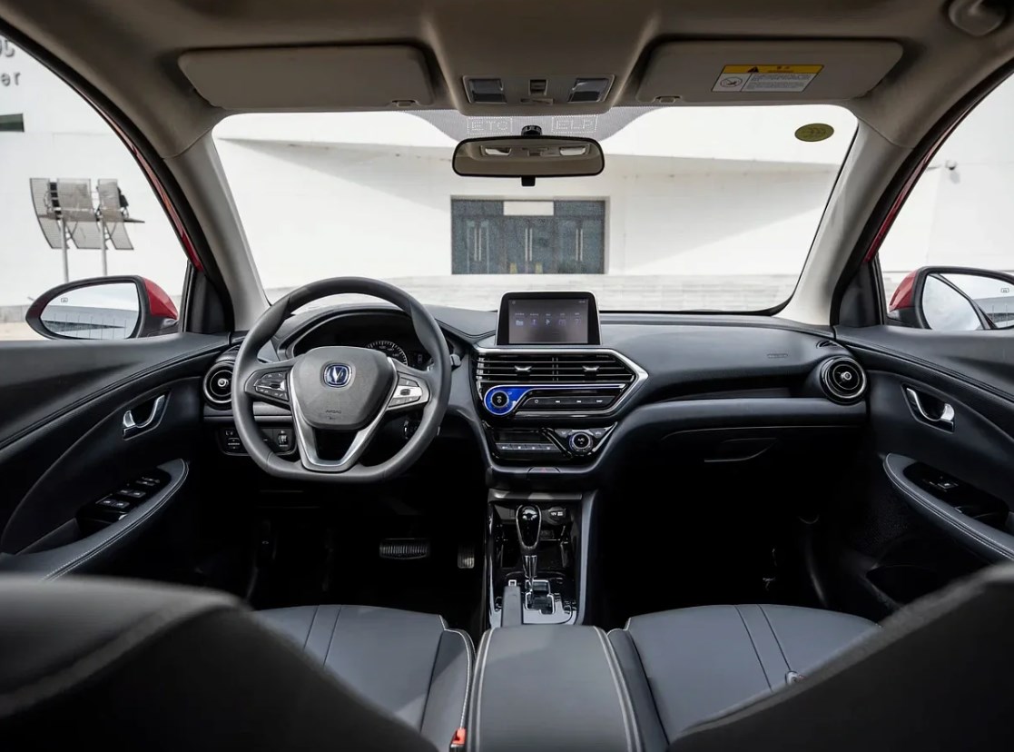Интерьер Changan Alsvin